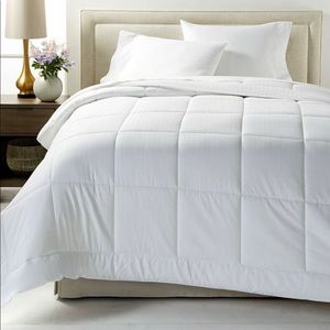 *European White Goose Down Medium weight Full/Queen Comforter, Hypoallergenic.